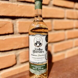Cachaça Envelhecida Preimium Velho Ferreira Amburana Madeiras Brasileiras 750ml