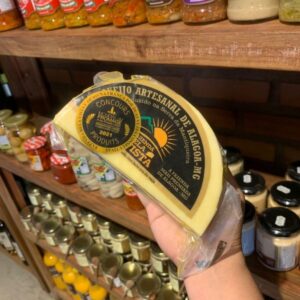 Queijo Artesanal Fazenda Bela Vista Parmesão Meia Peça Tradicional