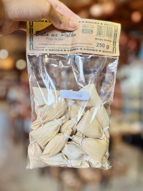 bala-na-palha-pingo-de-mel-coco.jpg